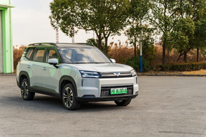 Wuling Xingguang 560